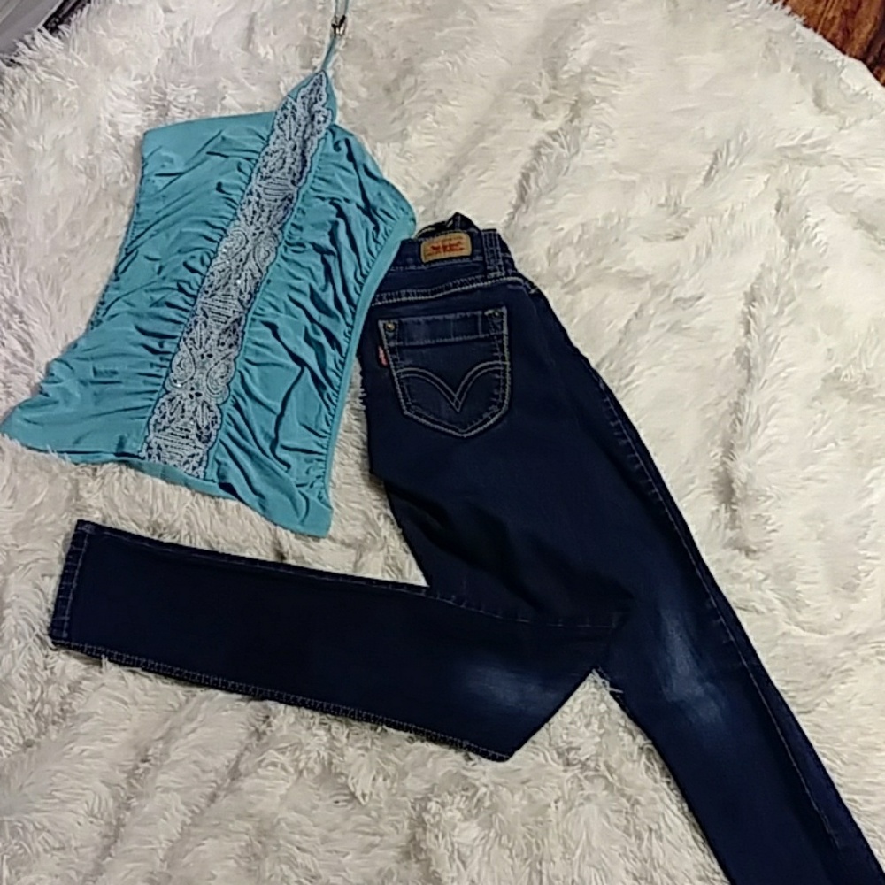 Levis ( Free top Size S)